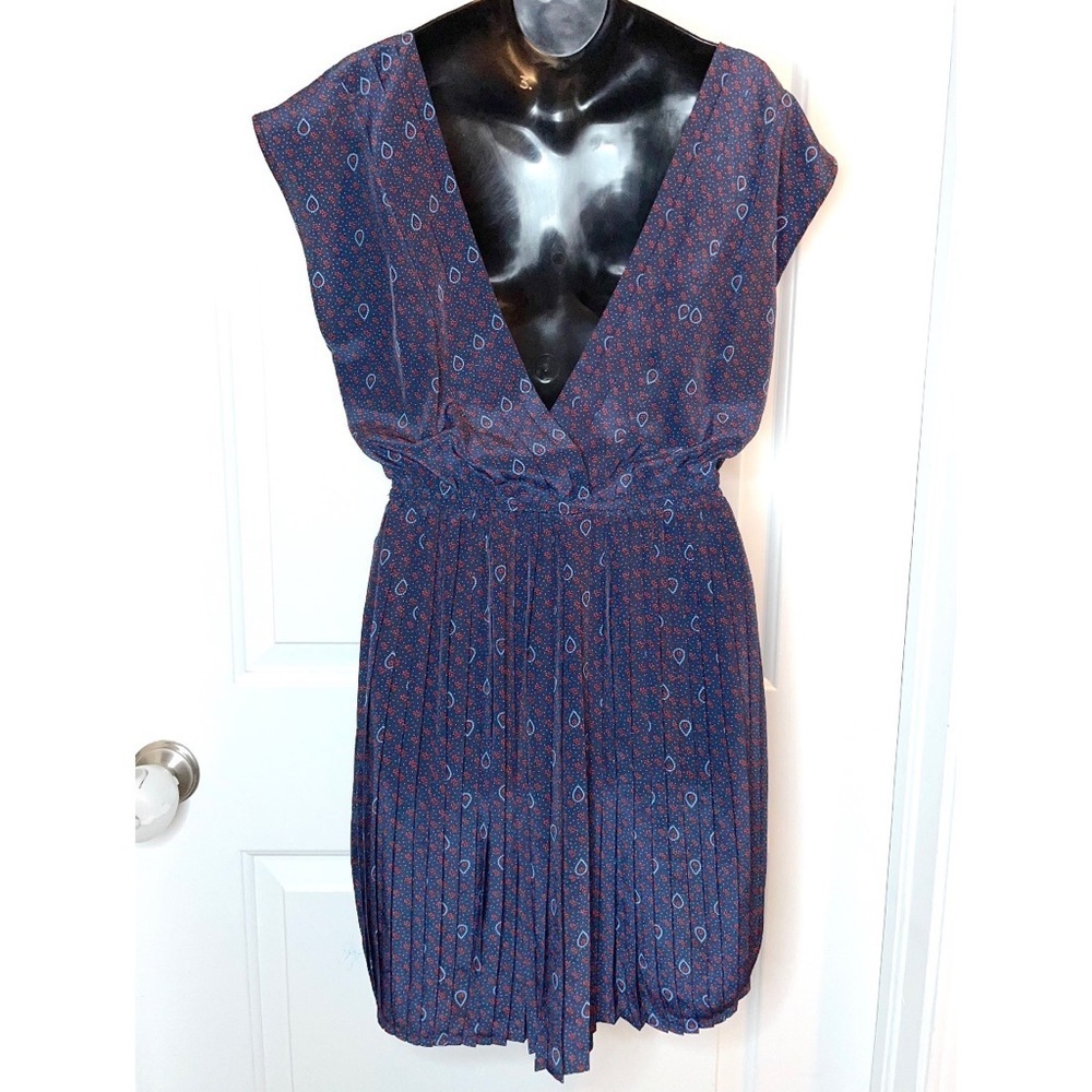 Forever 21 Navy blue short dress featuring a delicate all-over paisley print - Picture 3 of 5